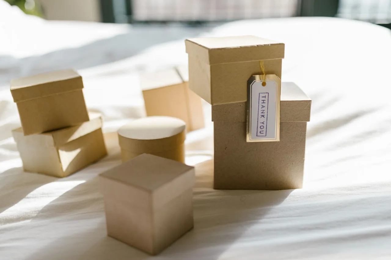Kraft cardboard gift boxes in several shapes with lids and a thank-you tag